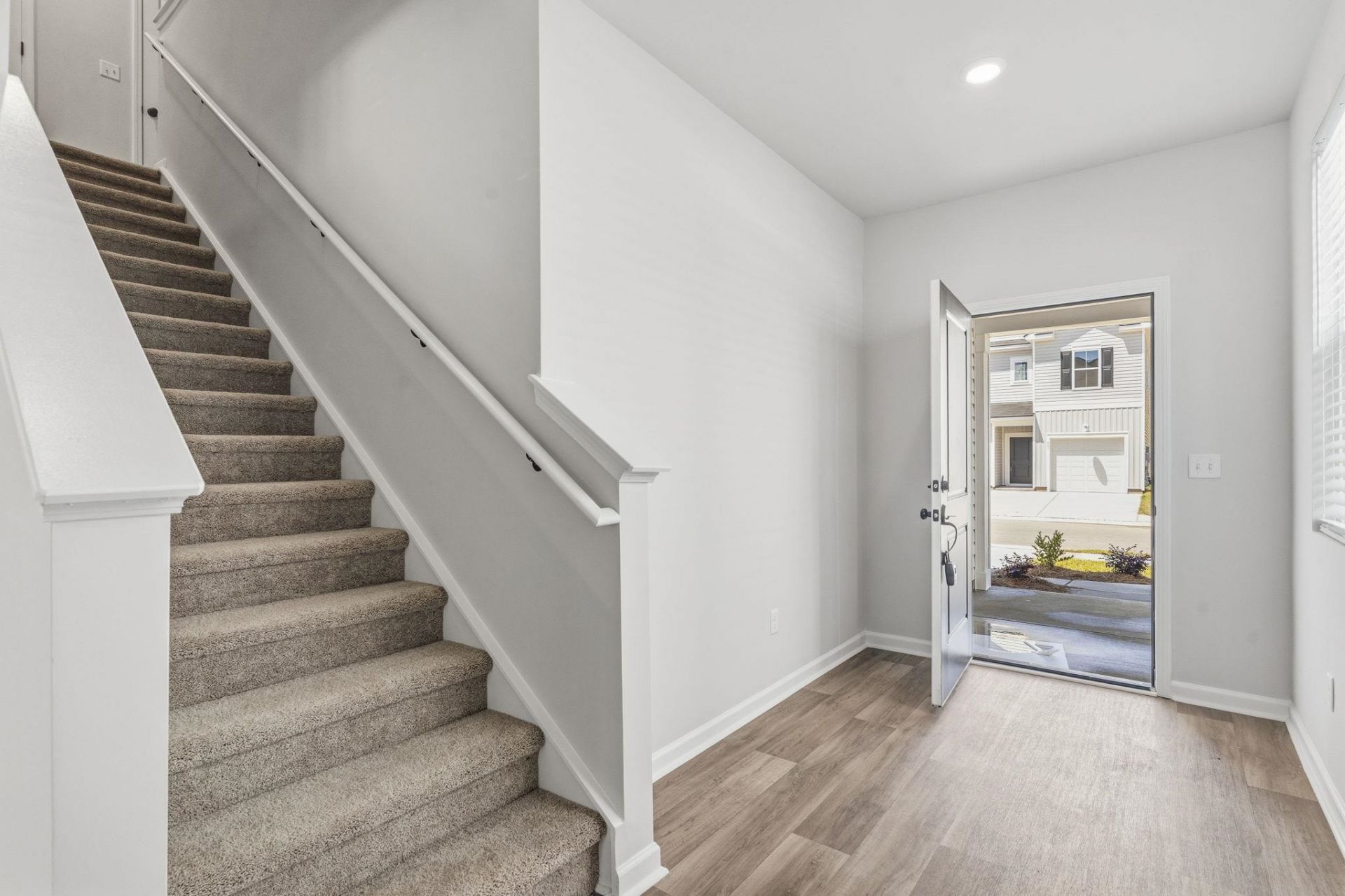 600 Southwind Way Photo 6