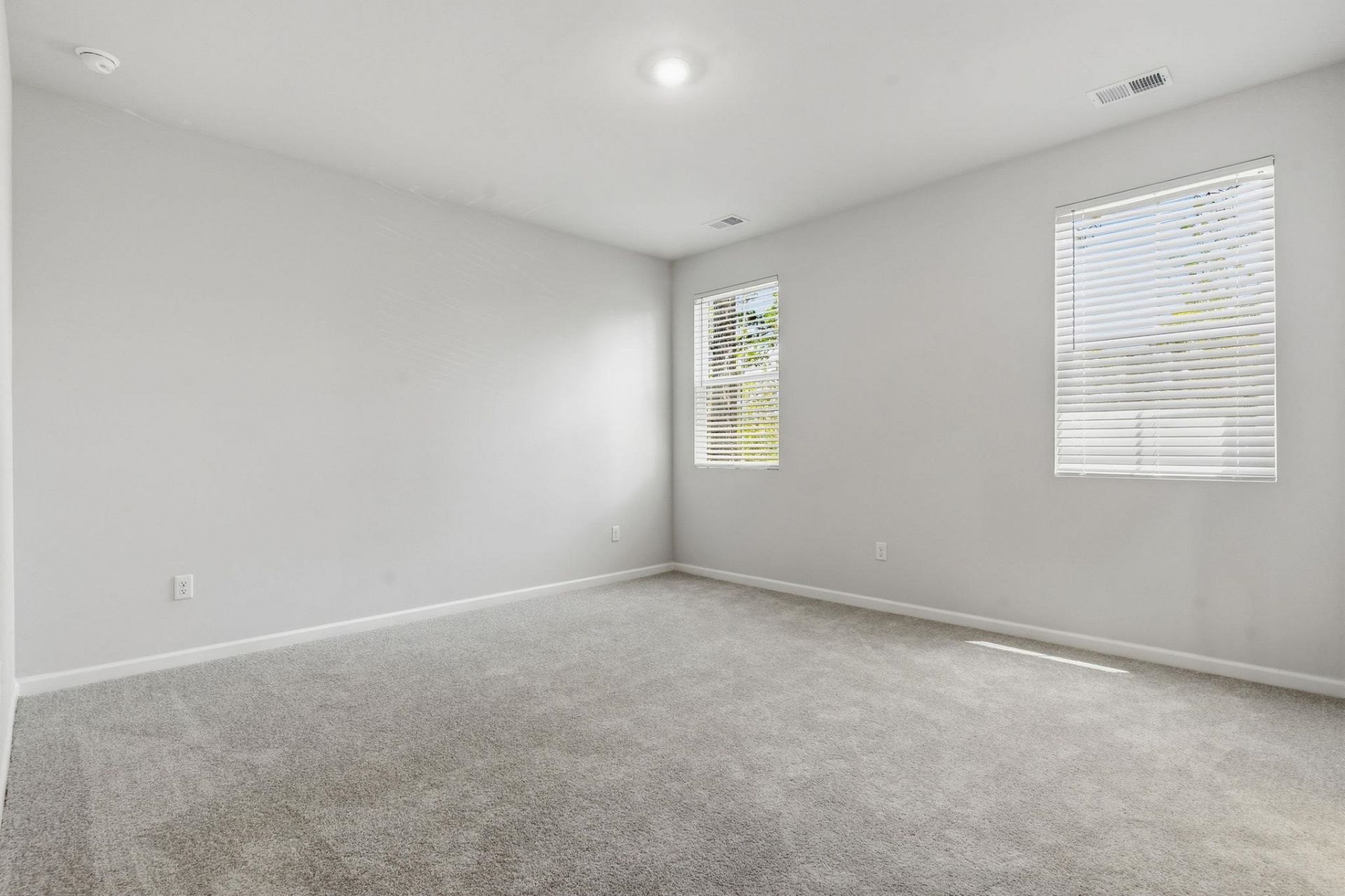 600 Southwind Way Photo 9