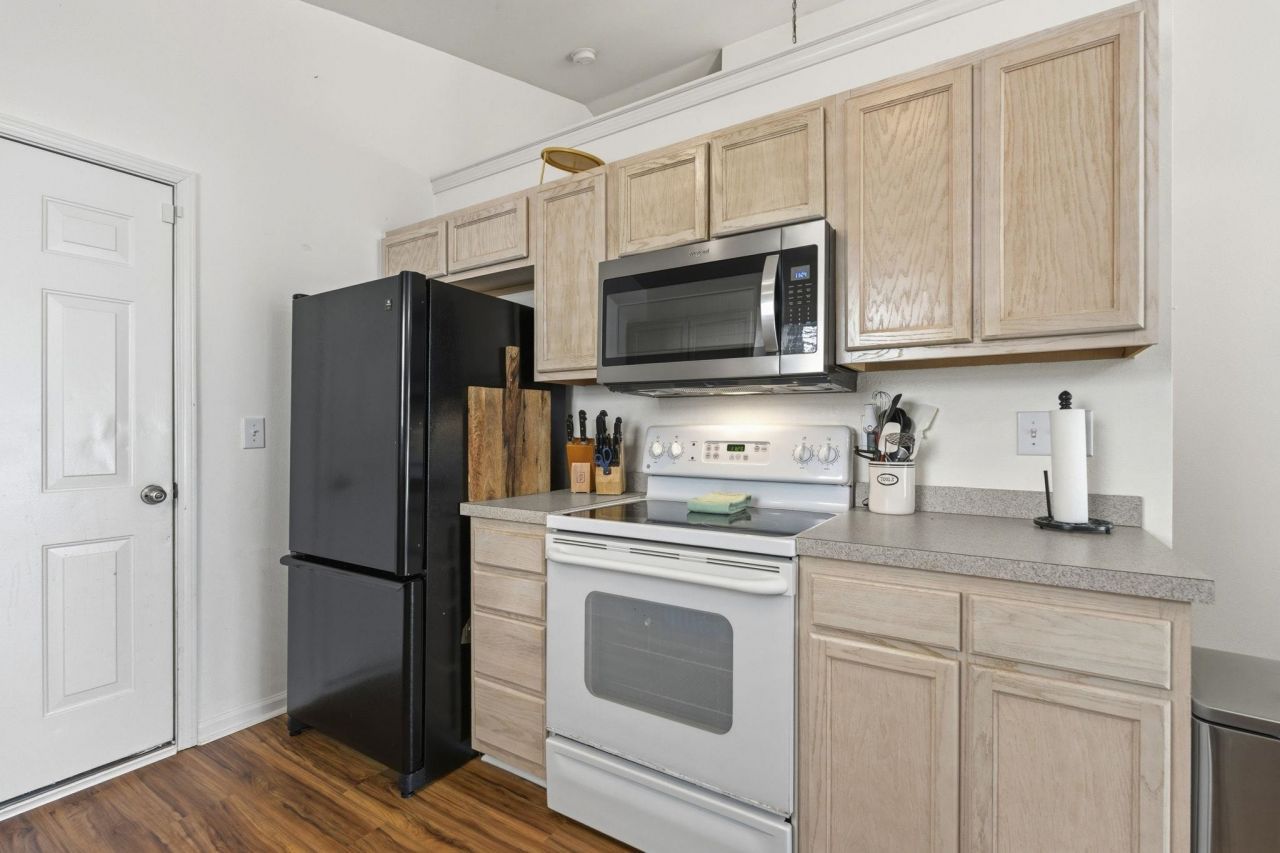 907 Silvercrest Dr.  Photo 10