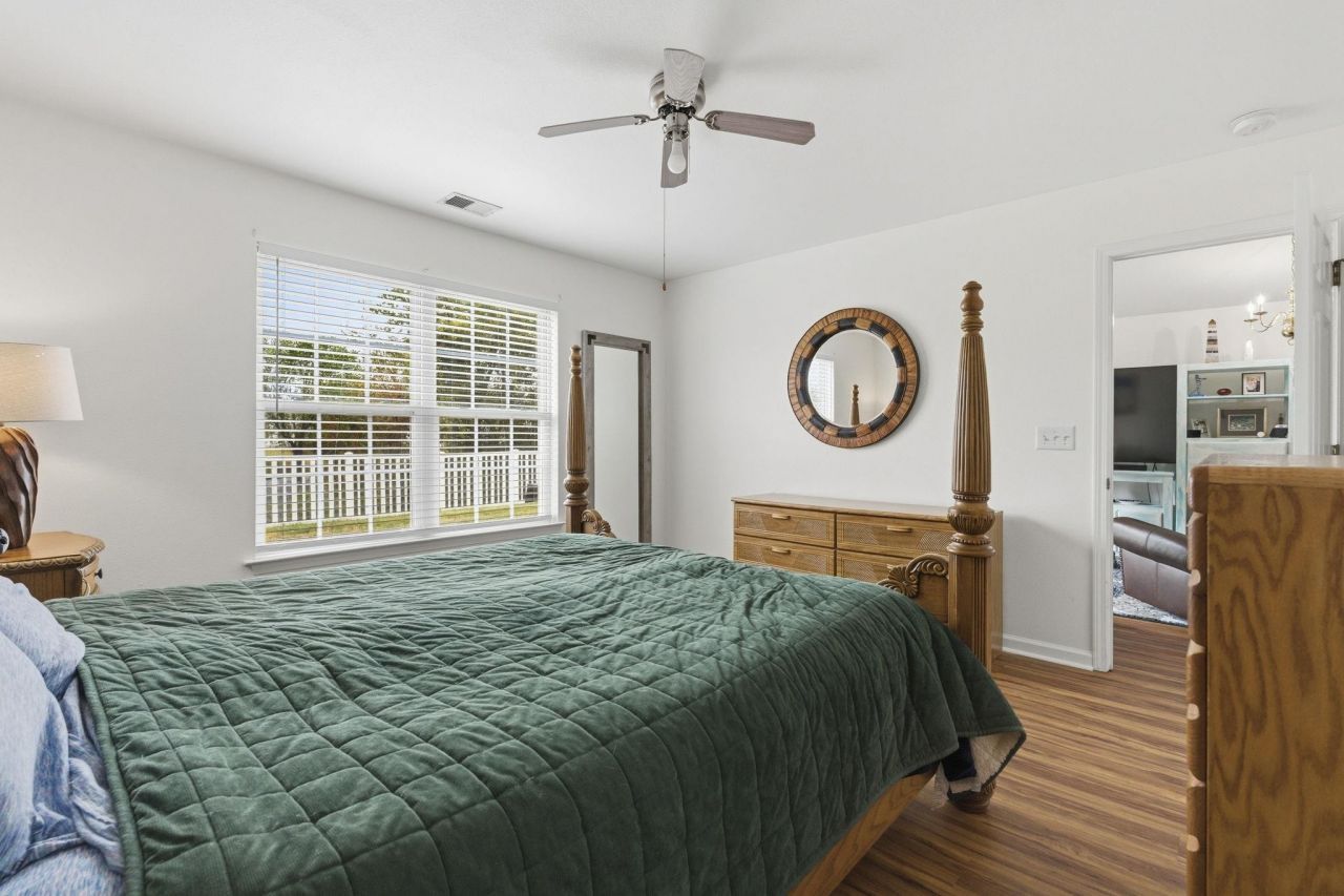 907 Silvercrest Dr.  Photo 14