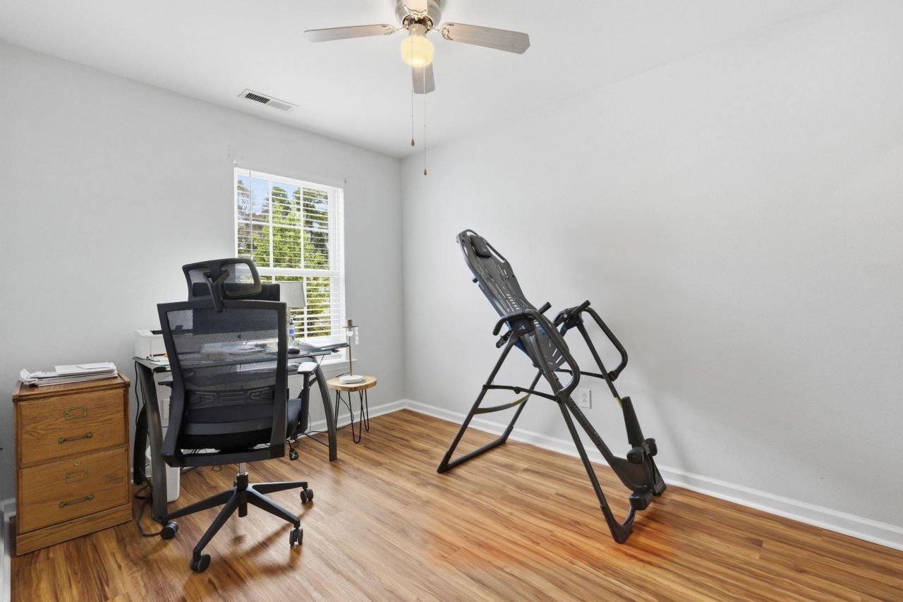 907 Silvercrest Dr.  Photo 17