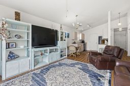 907 Silvercrest Dr.  photo 4