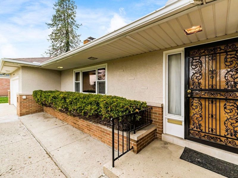 2740 Berwick Boulevard, Columbus, OH 43209 Photo 4