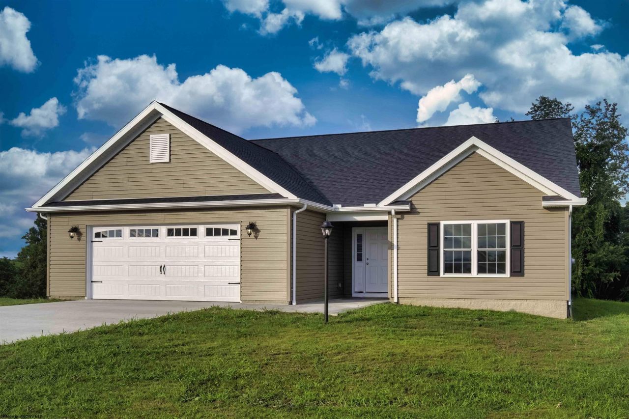 14 Hawk Station Drive, Fairmont, WV 26554 Main Photo