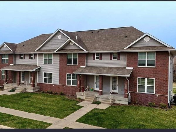 285 Huntington Dr, Iowa City, IA 52245