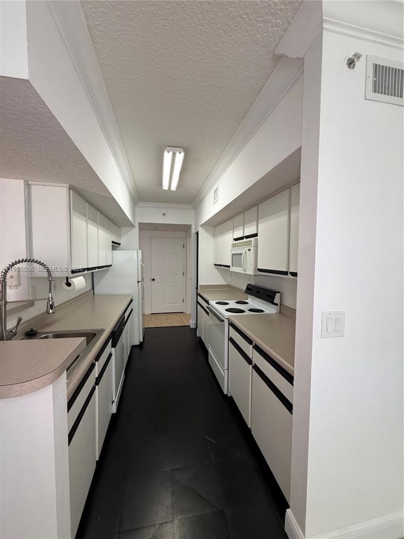 11650 SW 2nd St , Unit 16102, Pembroke Pines, FL 33025 Photo