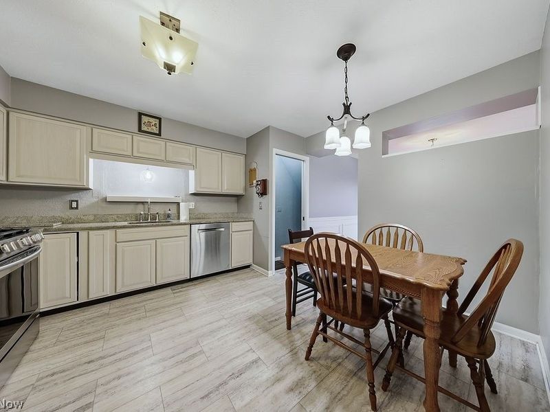 4882 Southwood Drive, Brooklyn, OH 44144 Photo 11