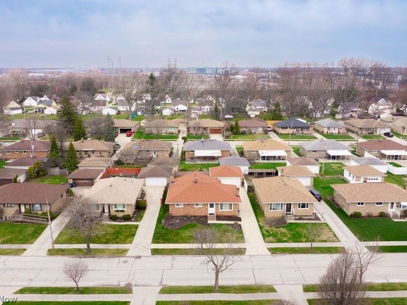 4882 Southwood Drive, Brooklyn, OH 44144 Photo 2