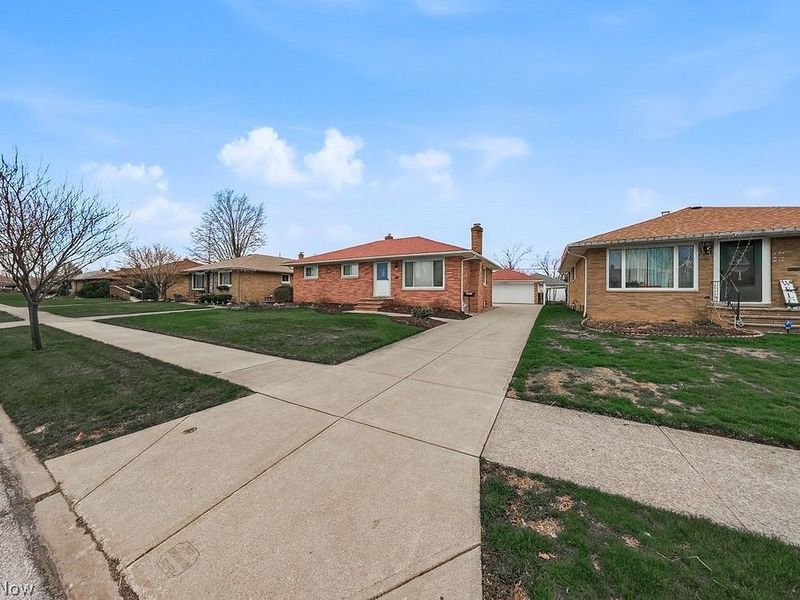 4882 Southwood Drive, Brooklyn, OH 44144 Photo 3