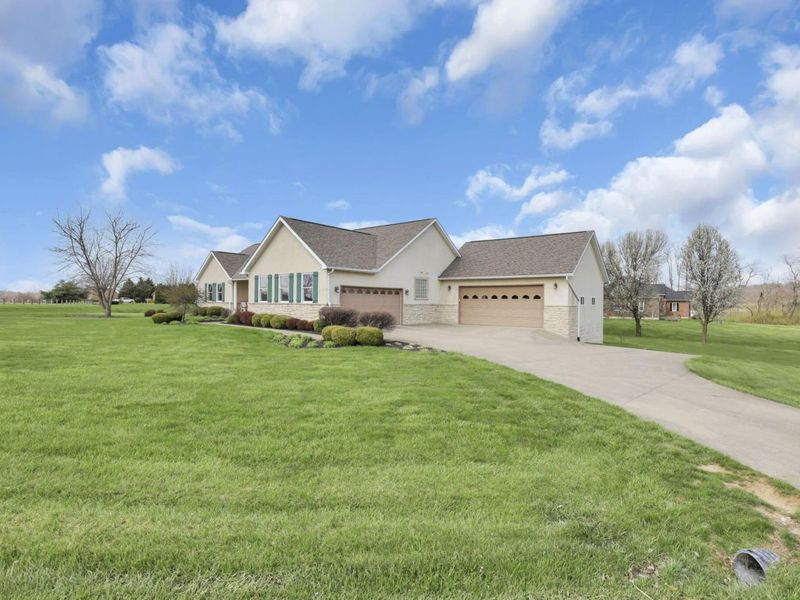 1925 Wilshire Lane NW, Lancaster, OH 43130 Photo 3