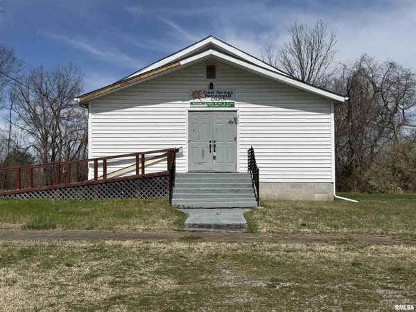 300 W Borton Street, Creal Springs, IL 62922