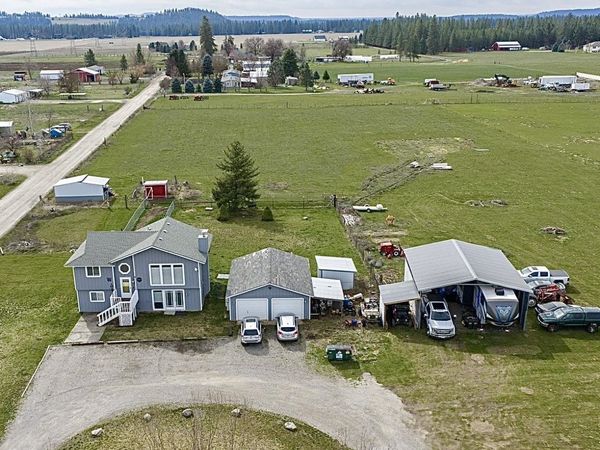 4810 E Big Meadows Rd, Chattaroy, WA 99003