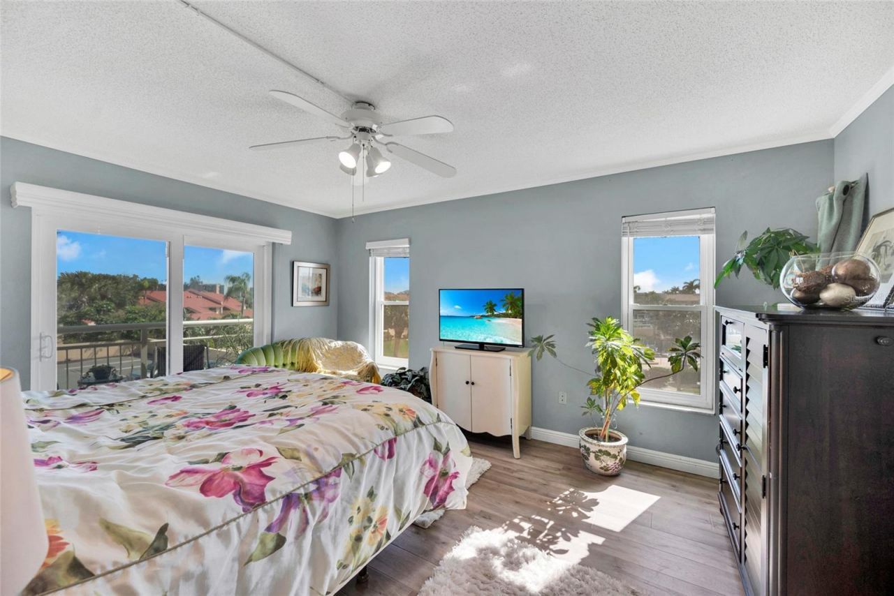 4900 Brittany Drive S, Unit 301, Saint Petersburg, FL 33715 Photo