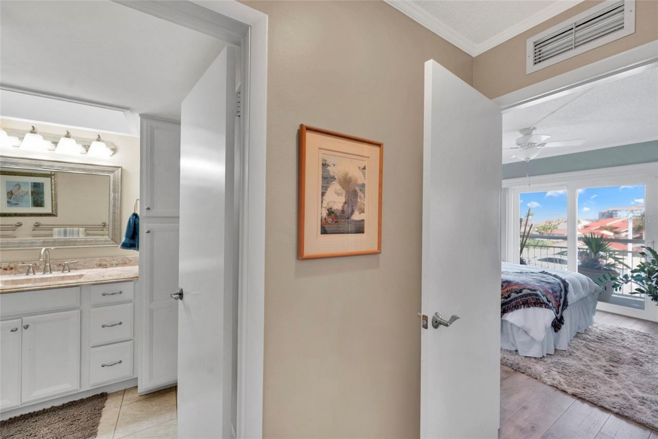 4900 Brittany Drive S, Unit 301, Saint Petersburg, FL 33715 Photo