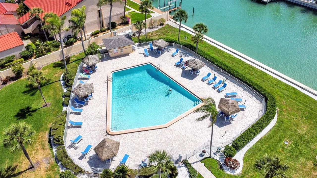 4900 Brittany Drive S, Unit 301, Saint Petersburg, FL 33715 Photo