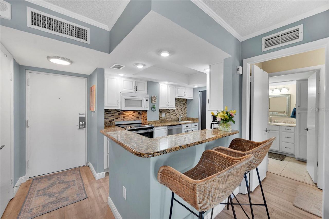 4900 Brittany Drive S, Unit 301, Saint Petersburg, FL 33715 Photo