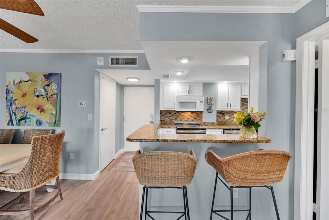 4900 Brittany Drive S, Unit 301, Saint Petersburg, FL 33715 Photo