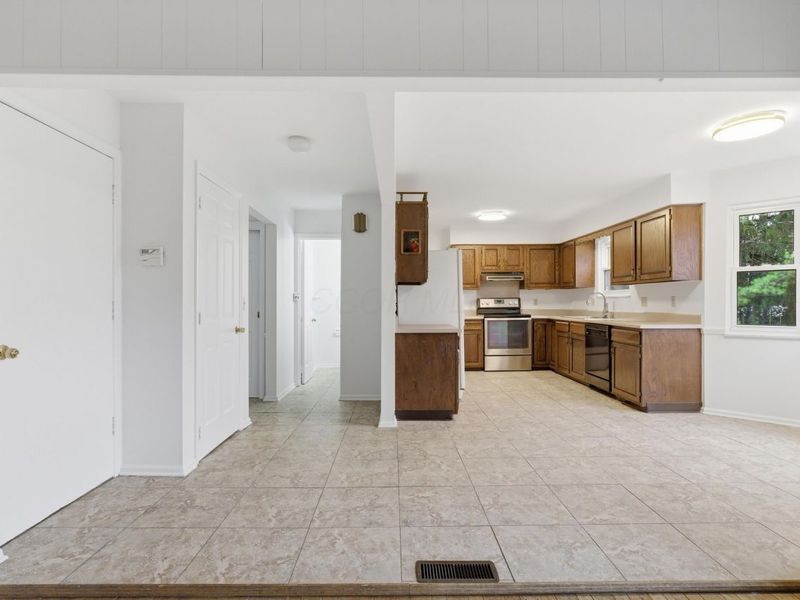 1701 Moreland Drive, Columbus, OH 43220 Photo 12