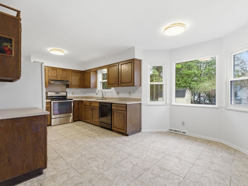 1701 Moreland Drive, Columbus, OH 43220 Photo 13