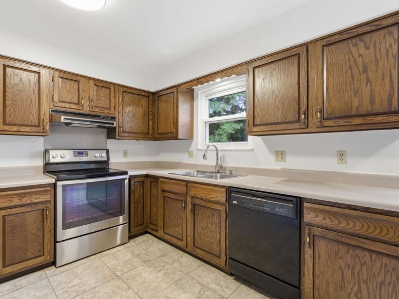 1701 Moreland Drive, Columbus, OH 43220 Photo 15