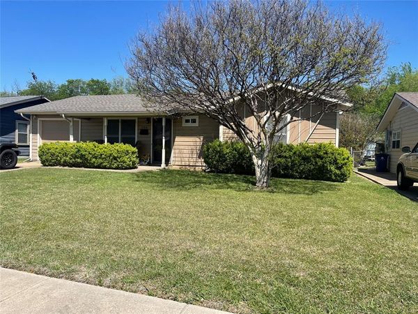 524 Renfro Street , Burleson, TX 76028