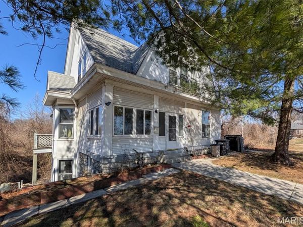 1252 State Street, Alton, IL 62002