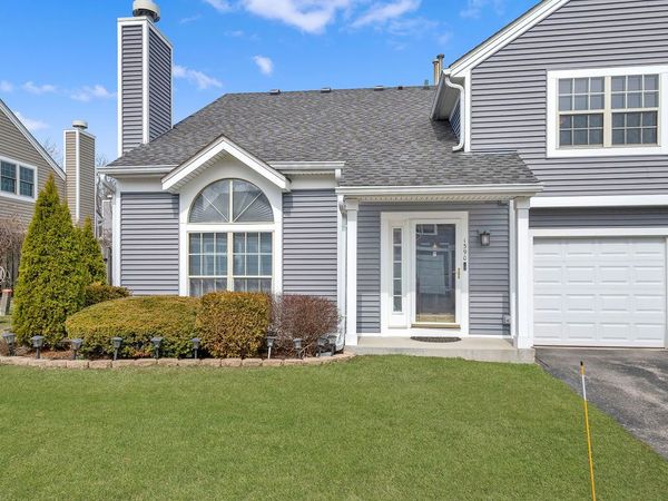 1390 N Knollwood Drive, Unit 1390, Palatine, IL 60067