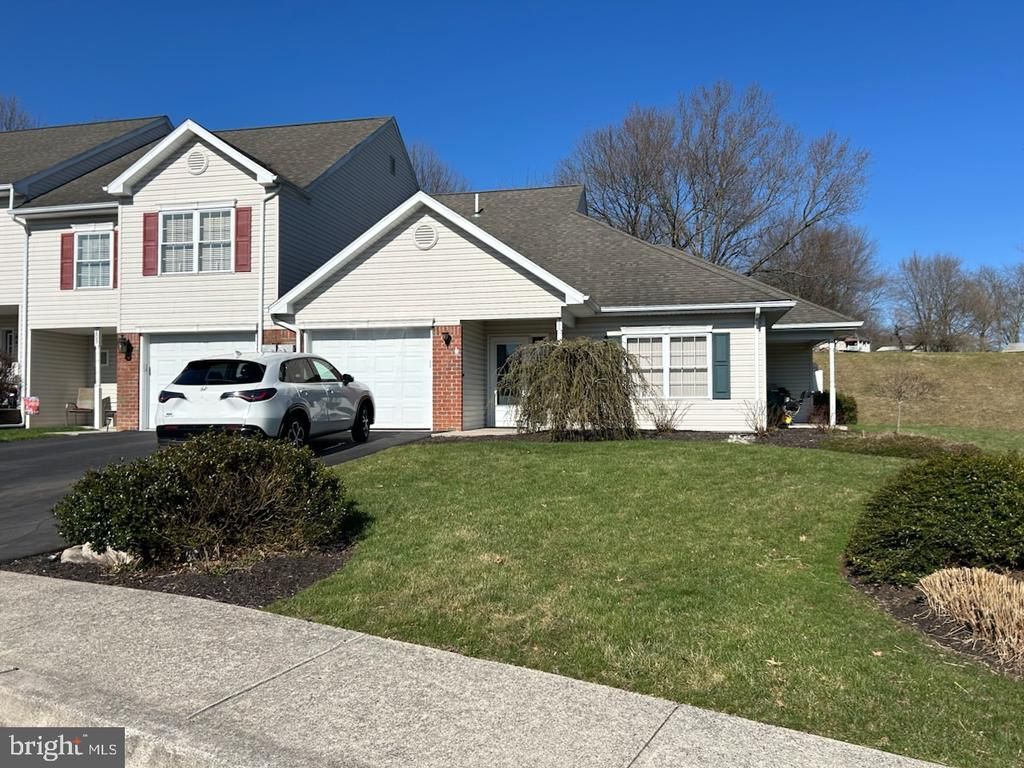 204 PINE CREST VILLAGE DRIVE, PINE GROVE, PA 17963