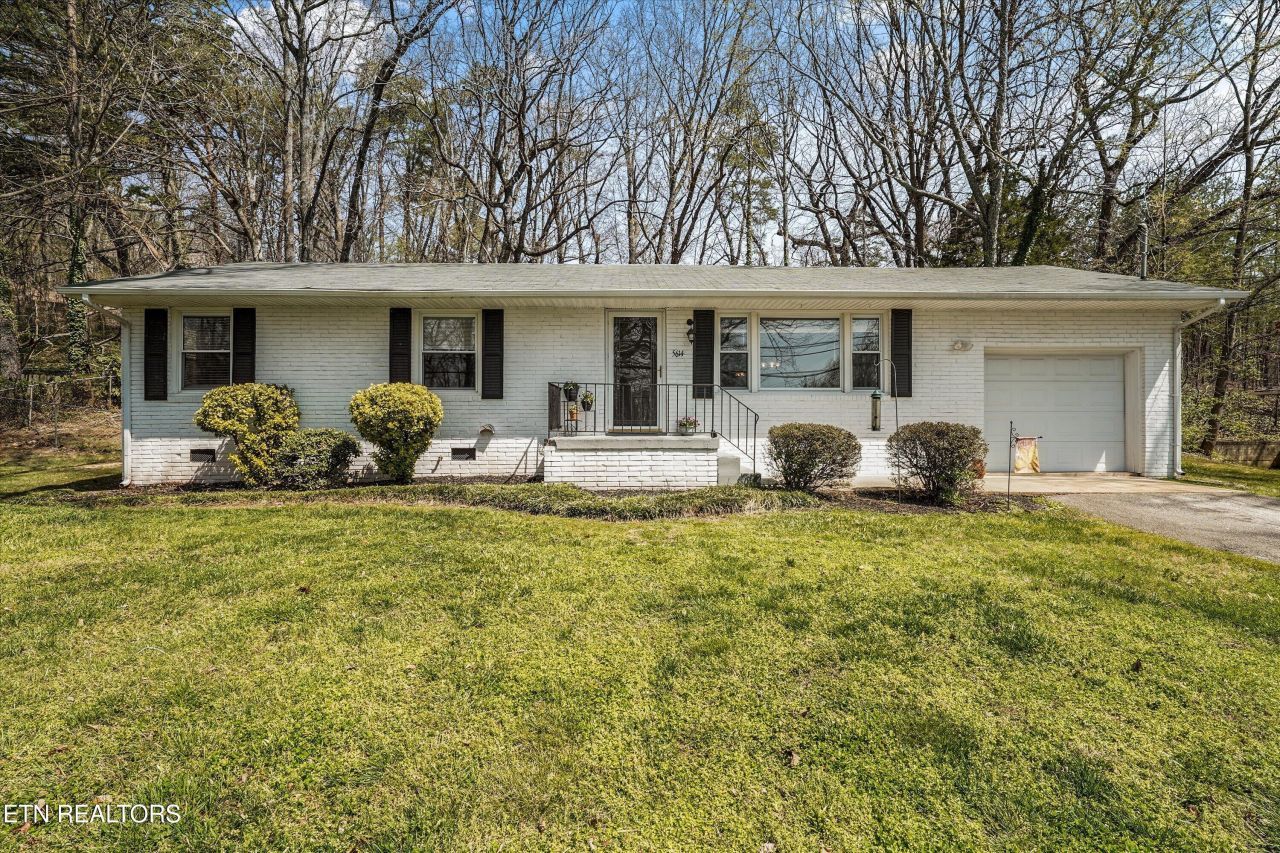 5614 Wassman Rd, Knoxville, TN 37912 Main Photo
