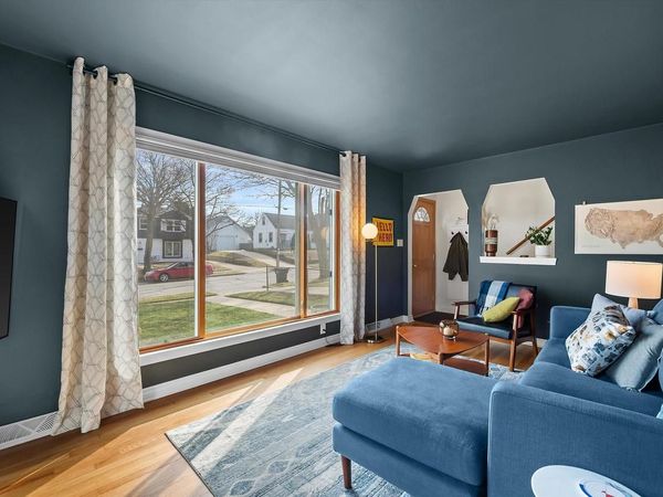 1918 E Eden PLACE, Saint Francis, WI 53235