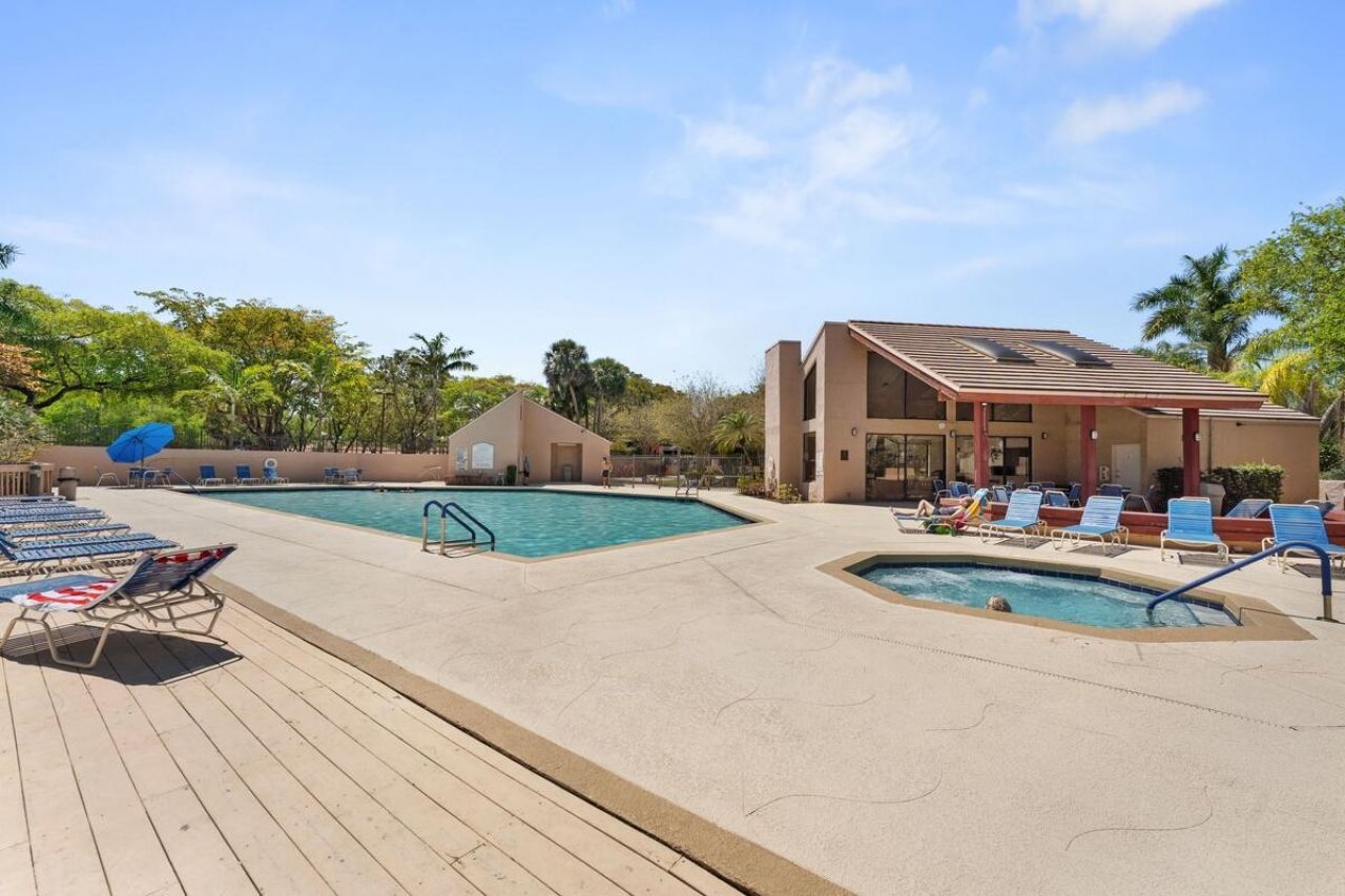 9272 Chelsea Drive S, Plantation, FL 33324 Photo