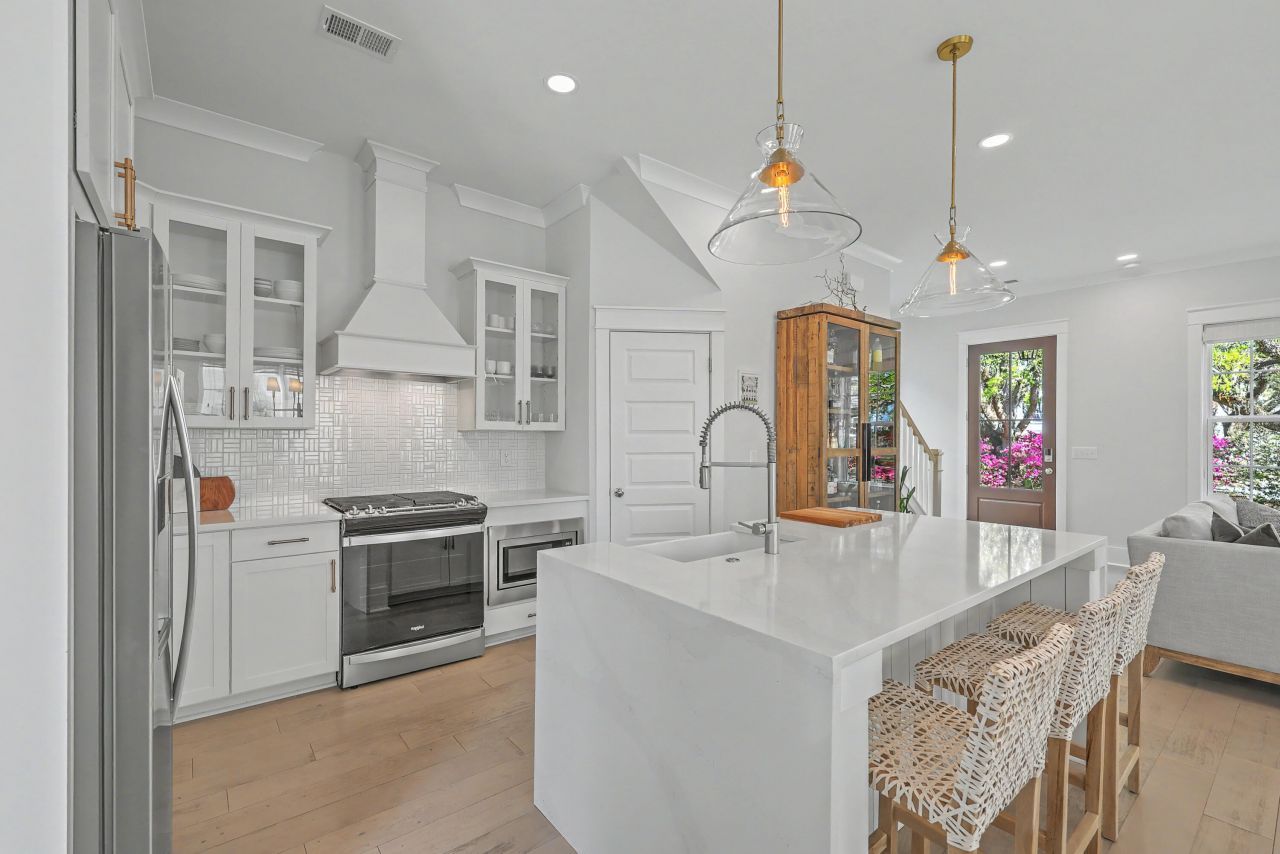 1034 Avenue Of Oaks Photo 4