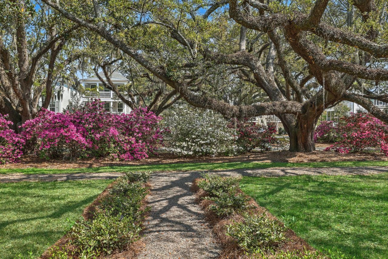 1034 Avenue Of Oaks Photo 9