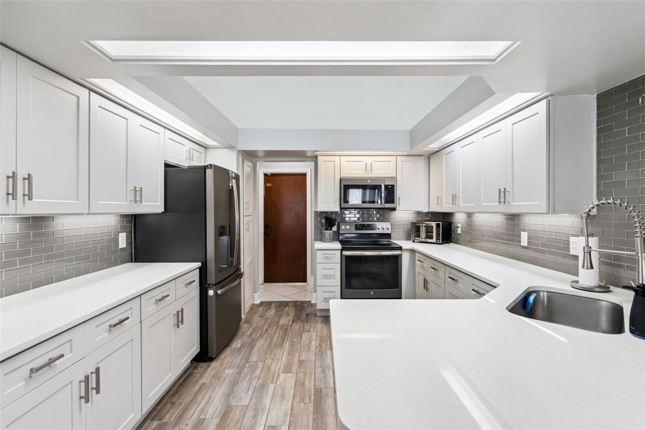 652 Carrigan Avenue , Oviedo, FL 32765 Photo