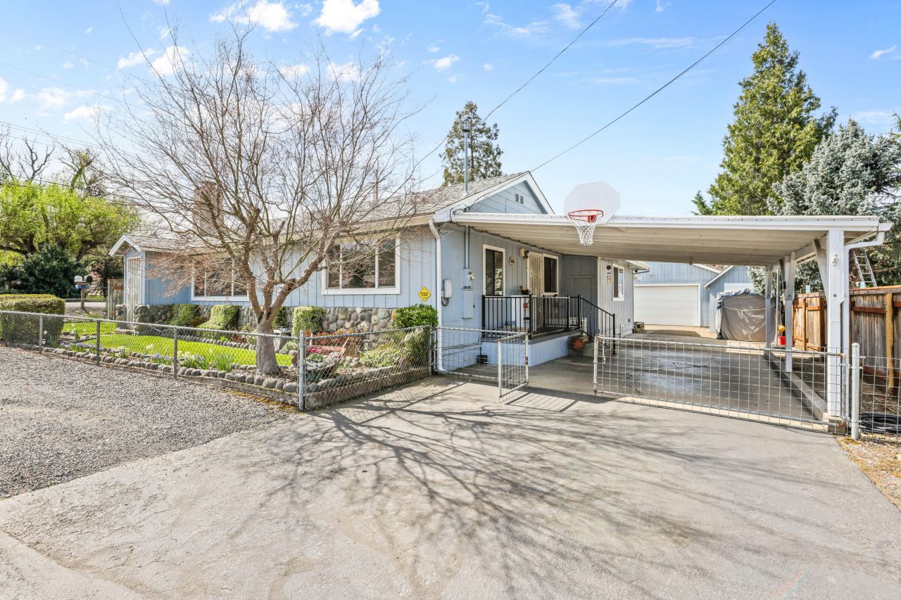 2590 Happy Valley Drive, Medford, OR 97501 Main Photo