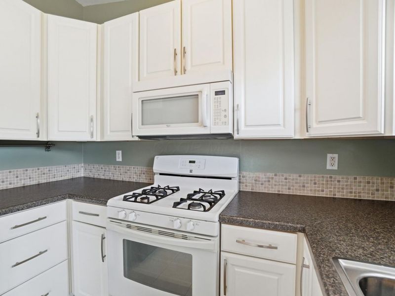 7713 Kelvinway Drive, Unit 67, Columbus, OH 43085 Photo 9