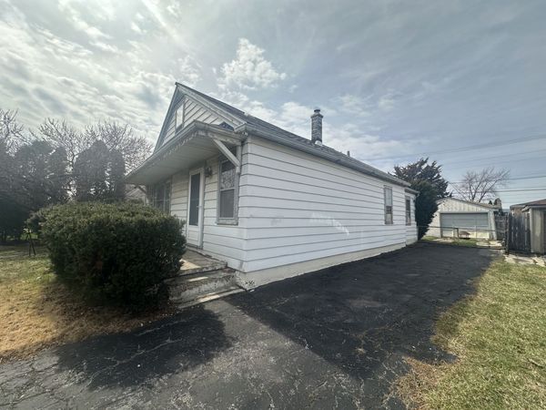 7712 New Castle Avenue , Burbank, IL 60459