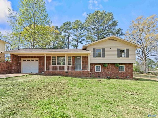 11402 Maplecrest Drive SE, Huntsville, AL 35803