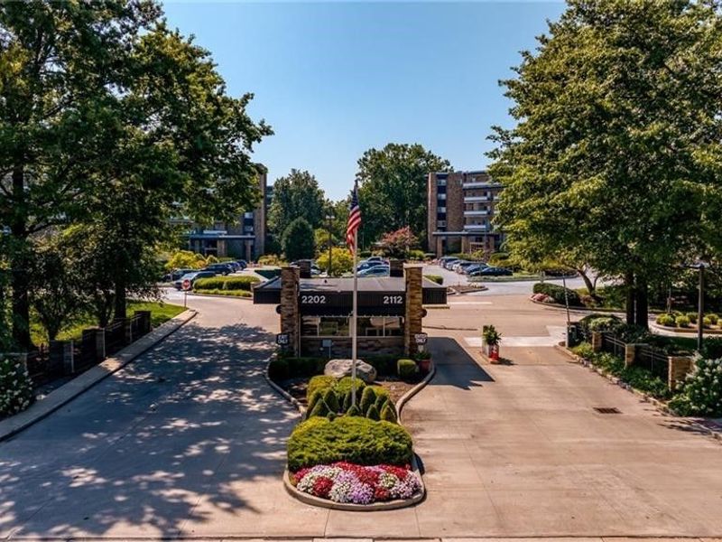 2112 Acacia Park Drive, Unit 312, Lyndhurst, OH 44124 Photo 3