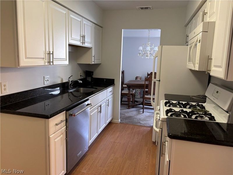 2112 Acacia Park Drive, Unit 312, Lyndhurst, OH 44124 Photo 7