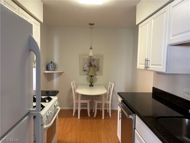 2112 Acacia Park Drive, Unit 312, Lyndhurst, OH 44124 Photo 8