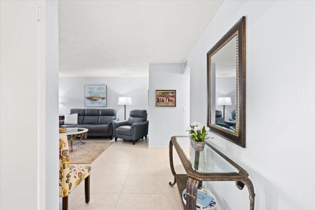 5851 Camino Del Sol, Unit 203, Boca Raton, FL 33433 Photo