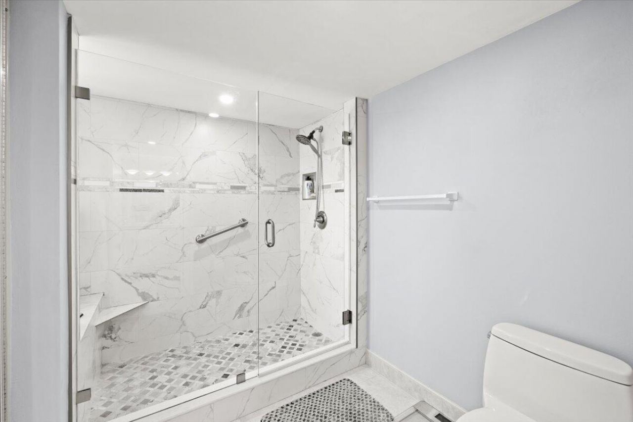 5851 Camino Del Sol, Unit 203, Boca Raton, FL 33433 Photo