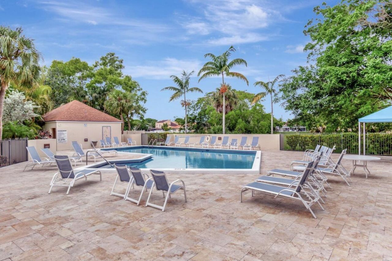 5851 Camino Del Sol, Unit 203, Boca Raton, FL 33433 Photo