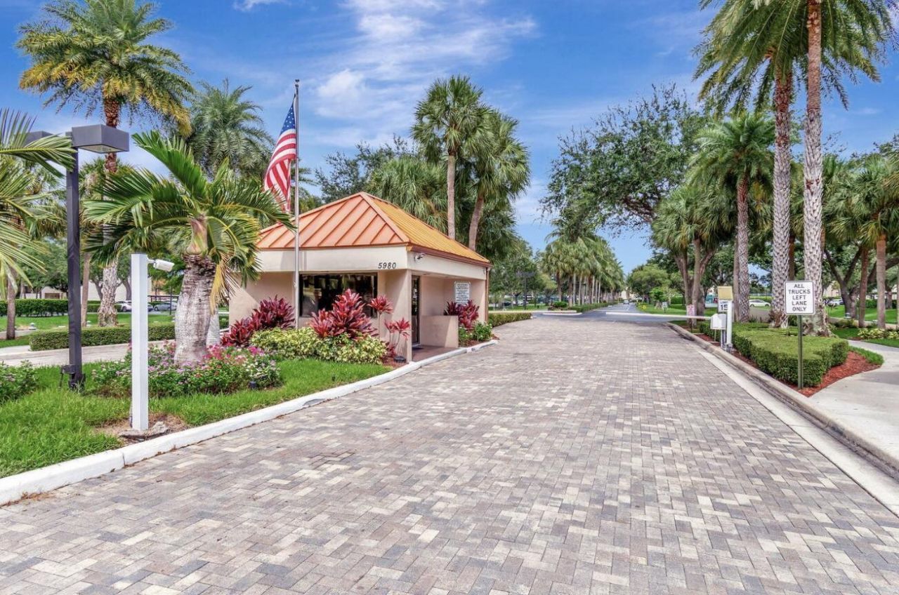 5851 Camino Del Sol, Unit 203, Boca Raton, FL 33433 Photo