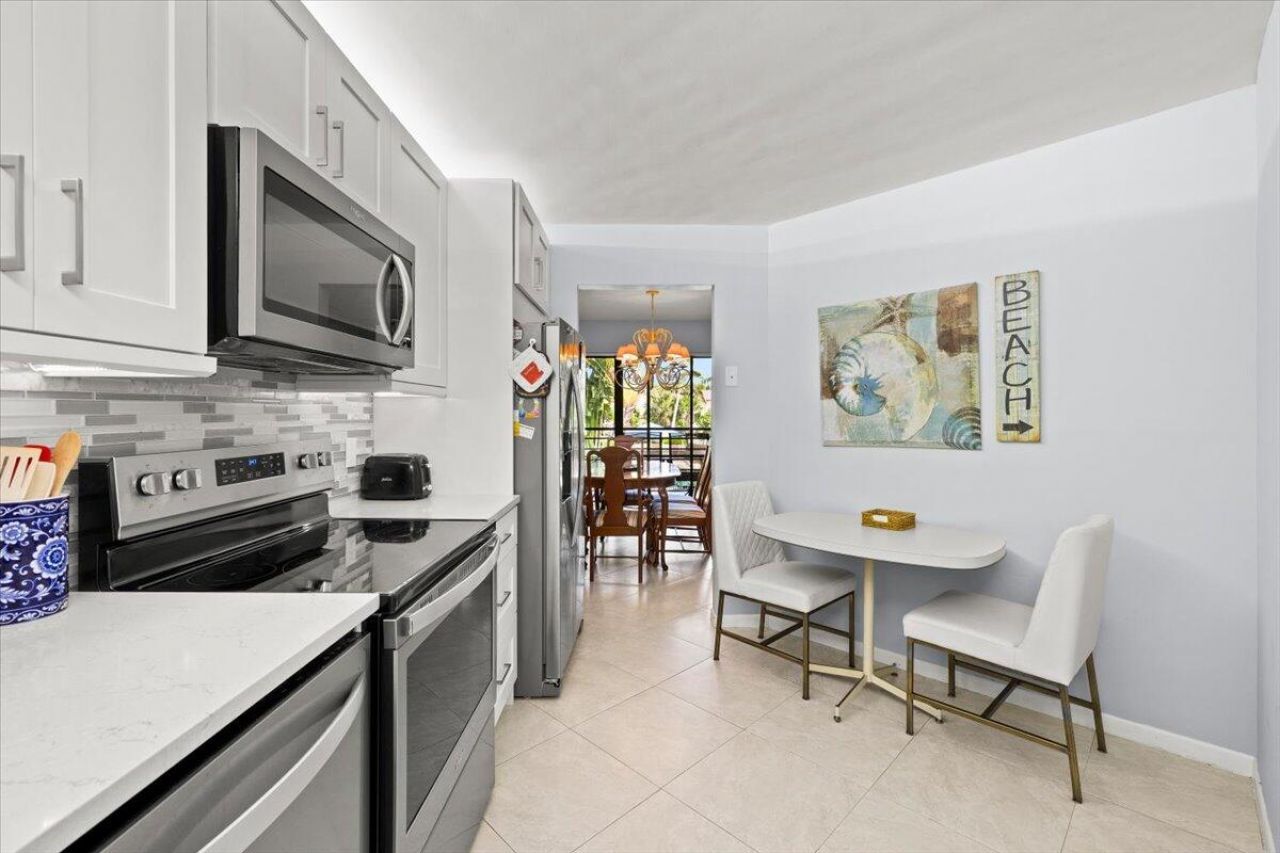 5851 Camino Del Sol, Unit 203, Boca Raton, FL 33433 Photo