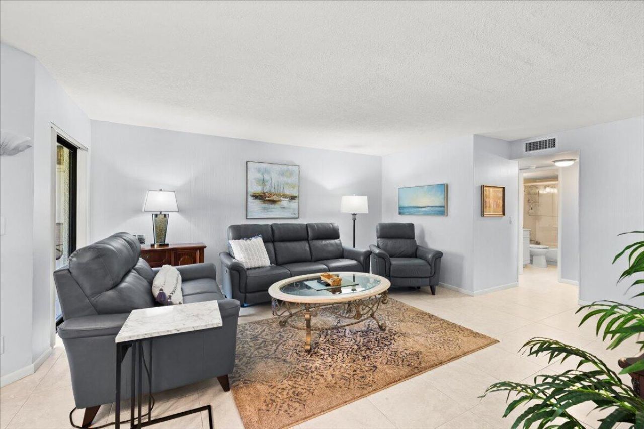 5851 Camino Del Sol, Unit 203, Boca Raton, FL 33433 Photo