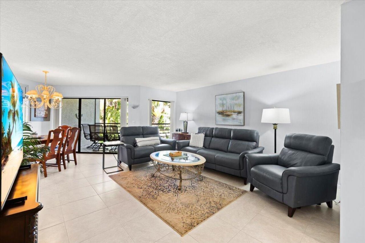 5851 Camino Del Sol, Unit 203, Boca Raton, FL 33433 Photo