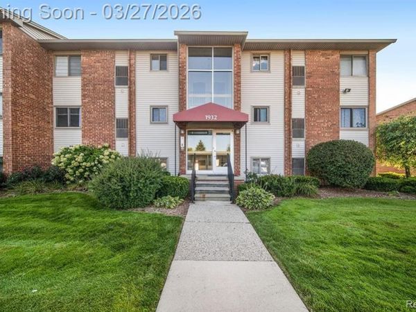 1932 Klingensmith Road, Bloomfield Hills, MI 48302