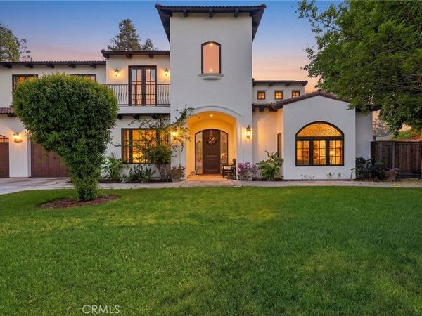 3939 W Robinwood, Visalia, CA 93291